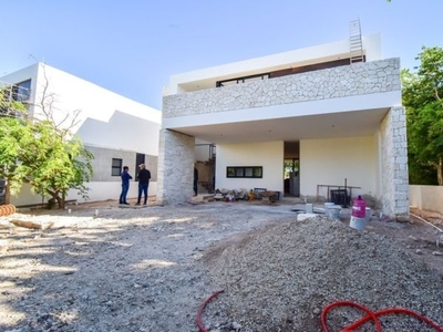 En venta casa de 3 recámaras en Yucatán Country Club, Mérida