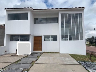 EN VENTA CASA NUEVA EN ESQUINA 3 RECÁMARAS CASA CLUB RCS-22-257