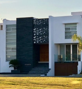 Hermosa Casa con acabados de súper lujo en Fraccionamiento Vista Real Sur