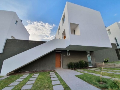 Hermosa Casa en El Mirador, Tipo Duplex, PLANTA BAJA, con GRAN JARDÍN !!