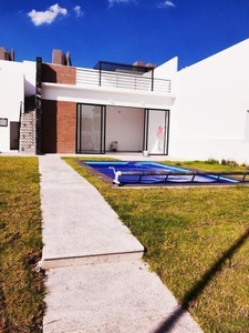 Hermosa Casa entre El Refugio y Zibatá, Alberca, 3 Recamaras, 1.5 Baños, Ganala