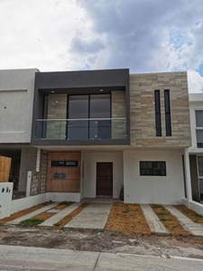 Hermosa Residencia en Cañadas del Arroyo, 4ta Recamara en PB, Doble Altura, Lujo