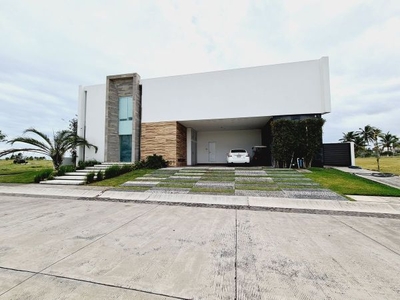 Hermosa residencia en VENTA en FRACC 2 RIBERAS con campo de golf