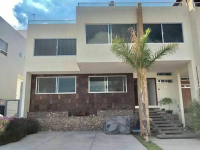 HERMOSA Y ESPACIOSA CASA EN CAÑADAS DEL LAGO, CORREGIDORA,QUERÉTARO