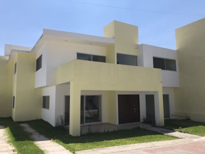 LINDA Casa sola en venta, Jiutepec en fraccionamiento, CENTRICO