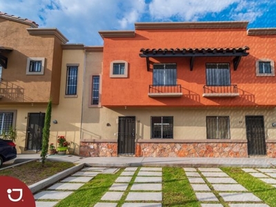 Moderna casa a la venta en residencial privado en Real Solare, Querétaro