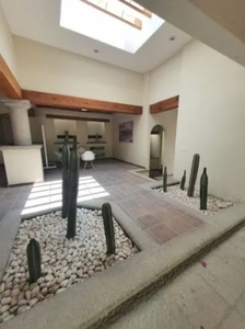 Preciosa casa de 3 niveles 6 recamaras en Residencial Celaya Guanajuato
