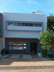 Renta Casa en Arbolada Cancún, 2 habitaciones