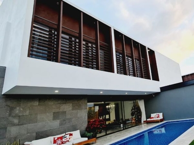 *RESIDENCIA EN VENTA EN FRACC. LA ESCONDIDA,4 RECAMARAS,ALBERCA ,JARDIN