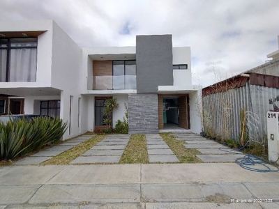 se vende bonita casa nueva en privada, al sur de Pachuca Hgo