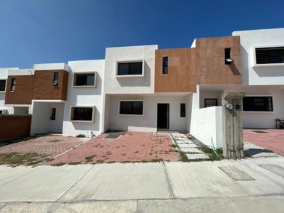Se vende casa en condominio “Valle Campestre” ubicado en Col. Plan de Ayala