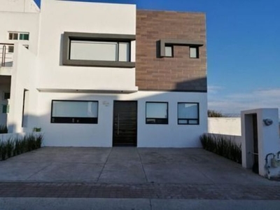 Se Vende Casa en El Mirador, Roof Garden, Estudio o 4ta Recamara en PB, de LUJO