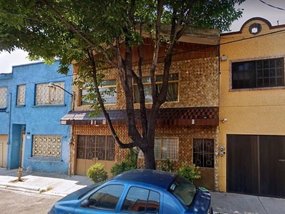 Se vende casa en Iztacalco a 3 min de Panteón San José