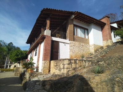 Vendo propiedad con dos residencias 2800 mts de terreno San agustin etla oaxa