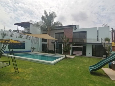 VENTA CASA CON ALBERCA EN LOS VIÑEDOS, TEQUISQUIAPAN.