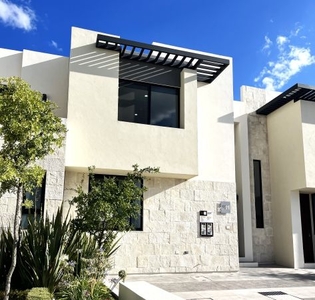 Casa en Venta en privada cerrada en Zibata Queretaro