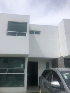 Venta , preciosa casa amplia en fracc. cerrado, a 10 minutos de VW