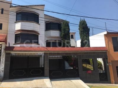 Casa en Venta en Lomas de Valle Dorado, Tlalnepantla