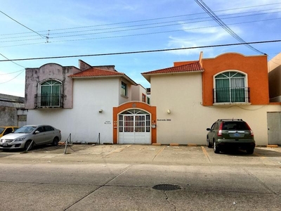 Doomos. Casa en Venta, Quevedo, Col. Puerto México