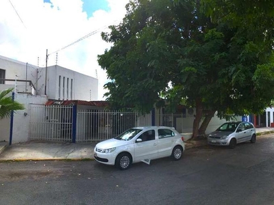 RENTA CASA PARA NEGOCIO sobre avenida Col Aleman MERIDA 3 habitaciones