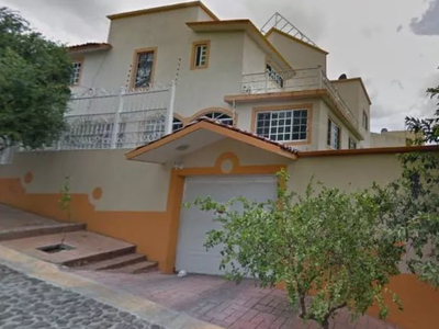 Inmejorable Remate Bancario, Casa A La Venta En Arboledas, Queretaro.