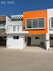 Casa en venta en fraccionamiento residencial a 5 m