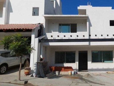 CASA EN VENTA EN FRACCIONAMIENTO TERRANOVA