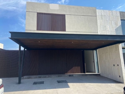 VENTA DE CASA EN CAMPANARIO LOMAS NORTE QUERETARO