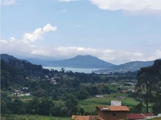 terreno con vista al lago y al bosque