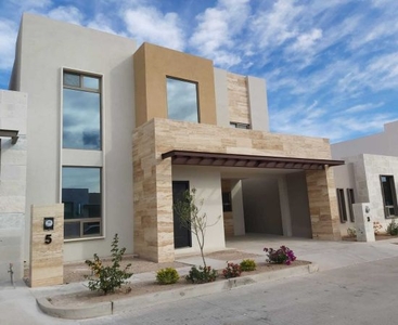 Casa en venta en Basalto Residencial, al poniente de la ciudad