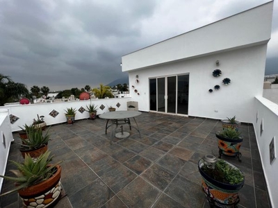 CASA EN VENTA PASEO DE CUMBRES TRES NIVELES