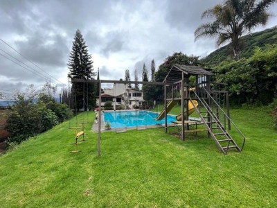 Casa Quinta de 4 recamaras, 1,355 m2 de terreno, jardín y alberca de 15 m, en Tenancingo, México.