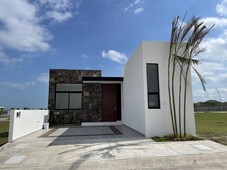 doomos. lomas del dorado, casa en venta y renta de una planta de 2 recámaras y con jardín