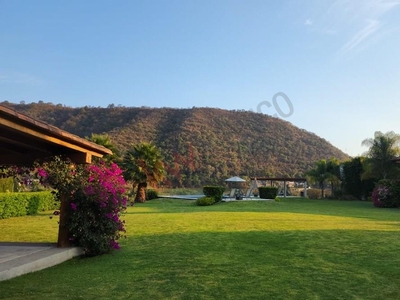 Casa en Renta con Vista y Acceso al Lago en Cerca Del Santurio.