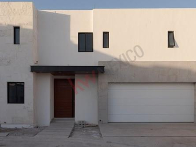 Casa Nueva En Venta, Los Viñedos, Cerrada Tucán, Torreón.