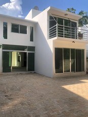 Doomos. Hermosa casa en venta en Playacar