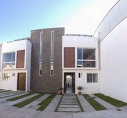 casa en venta con roof garden a 25 minutos del centro de queretaro