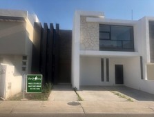Casa en venta en Juriquilla en Privada nueva con amplia area social Queretaro