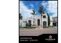 hurban vende residencia al poniente en fraccionamiento exclusivo.