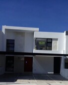 casa en venta en lomas de juriquilla