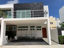 Doomos. Casa en Renta en Residencial Arbolada, Cancun Quintana Roo