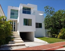 Doomos. CASA EN VENTA EN PLAYA DEL CARMEN EN PLAYA MAGNA