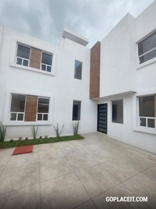Casa en venta con 3 habitaciones, estudio y terraza en Miraflores, Tlaxcala., Barrio Miraflores