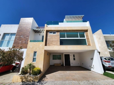 Casas en renta - 145m2 - 3 recámaras - Lomas de Angelópolis - $23,000