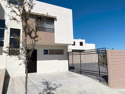Casas en renta - 270m2 - 3 recámaras - Residencial Valle Azul - $11,500