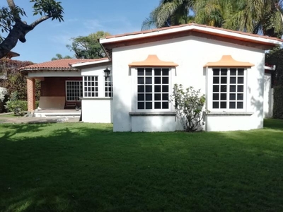 Casas en renta - 840m2 - 3 recámaras - Los Limoneros - $22,500