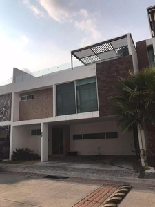 Venta de Casa Residencial Amueblada en Parque Hidalgo, Lomas de Angelopolis Frente al Hípico