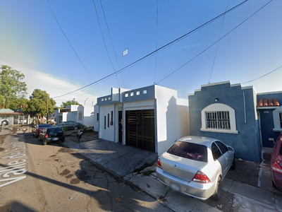 Casa En Remate Bancario En Valles Del Sol, Culiacán, Sinaloa, (65% Debajo De Su Valor Comercial, Solo Recursos Propios, Única Oportunidad). -ada