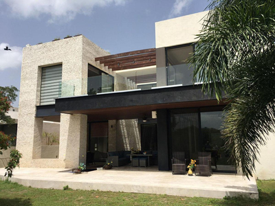 Exclusiva Residencia En El Yucatán Country Club Frente A Campo De Golf