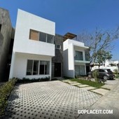 venta de casa nueva en jiutepec centro en condominio con alberca y seguridad - 4 baños - 200 m2